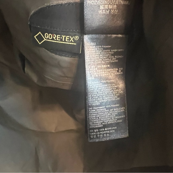 Women’s Marmot Gore-Tex Long Black Hooded Rain Jacket Size Medium - Picture 6 of 6